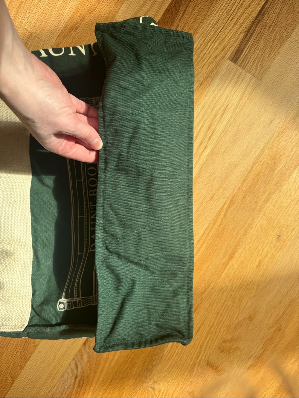 Daunt Books Green Canvas Tote with White Handles - Picture 7 of 7